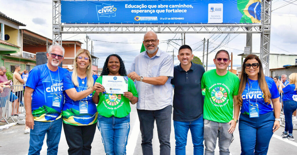 Desfile cívico do bairro Sargento Roncalli conta com a participação de 1.600 alunos