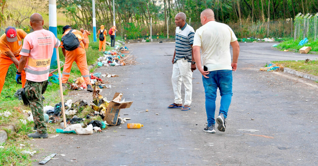 Secretaria de Serviços Públicos realiza limpeza em diversos bairros de Belford Roxo