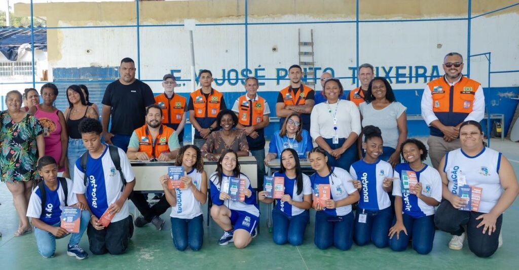 Defesa Civil de Belford Roxo realiza exercício simulado de evacuação em situações de alagamento no Bairro Recantus