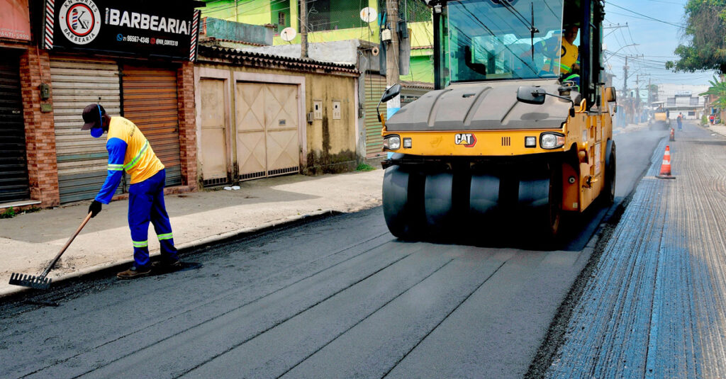 Prefeitura e Governo do Estado revitalizam com novo asfalto 2,5 km da Estrada Doutor Farrula