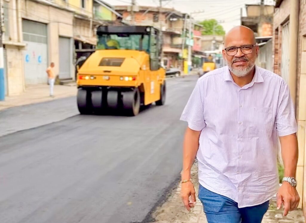 Prefeitura realiza obras de concretagem na Rua Assapaba e colocação de novo asfalto na Estrada Manoel de Sá