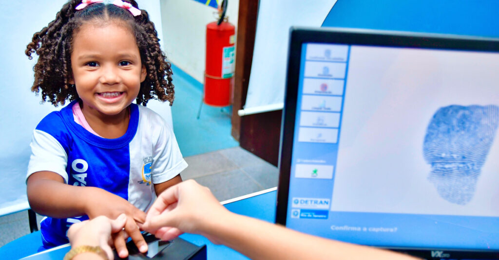 Programa Protegendo o Futuro garante identificação civil de crianças e adolescentes de Belford Roxo