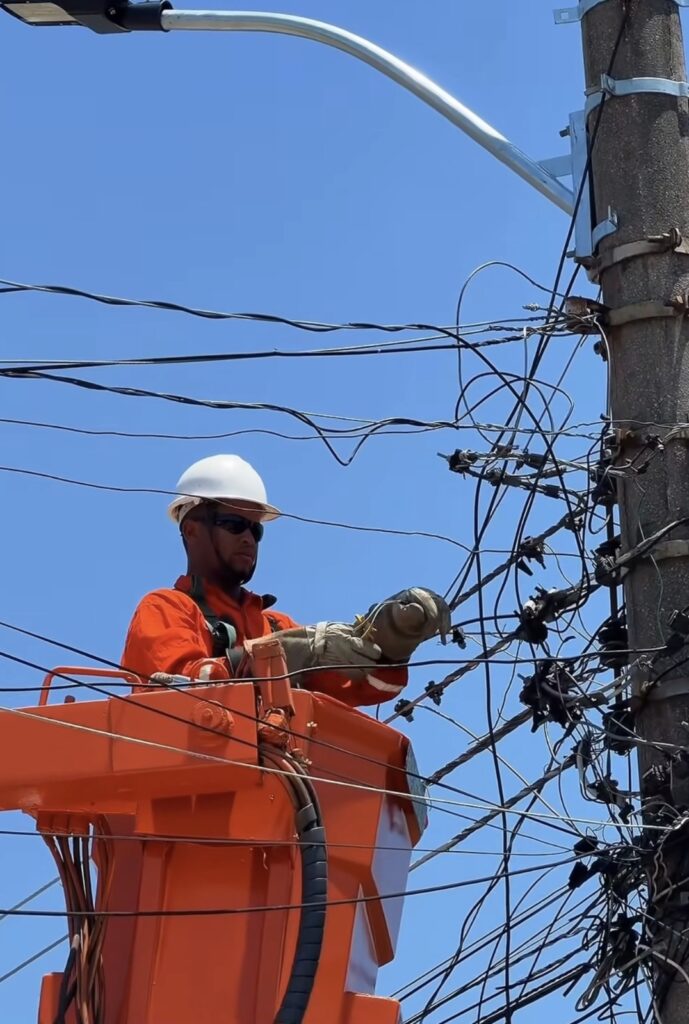 Prefeito Canella anuncia iluminação de Led para o Morro do Castelar e reforma das quadras de esportes