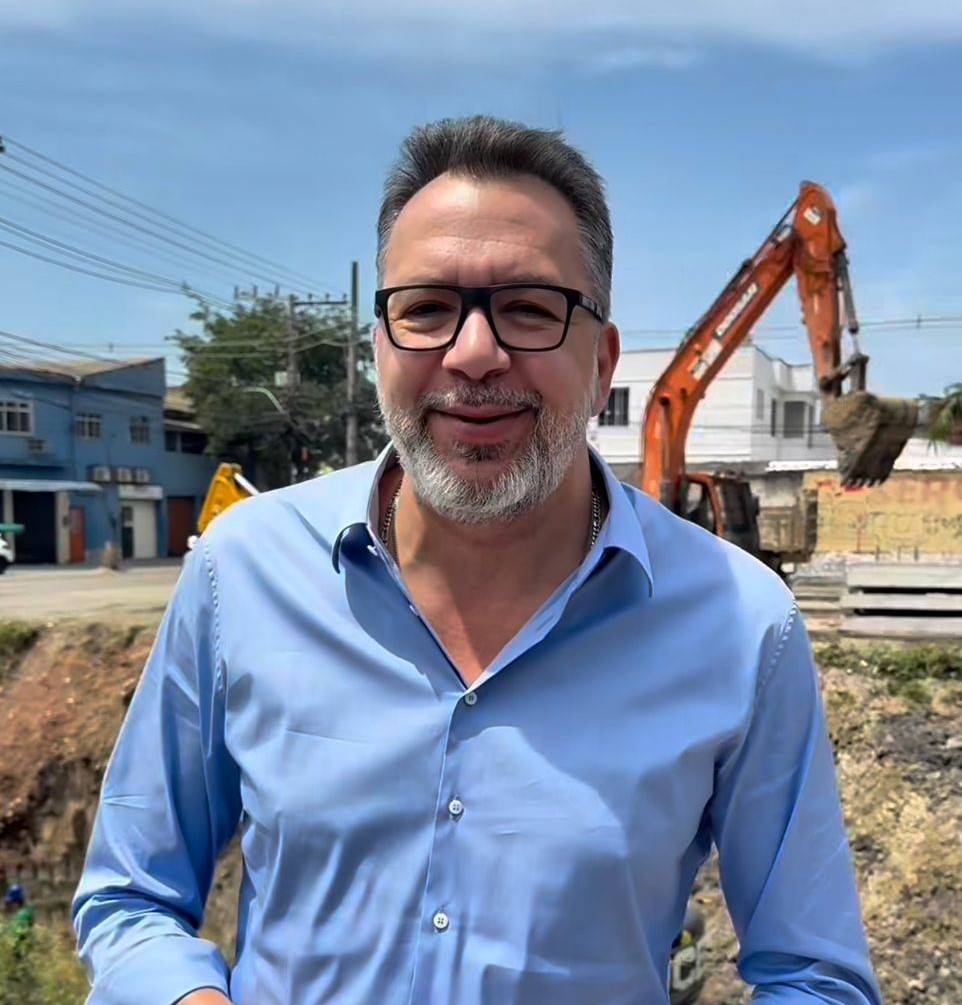 Prefeito Canella acompanha obras de canalização do Canal Maxambomba e da ampliação do Hospital Geral de Emergência