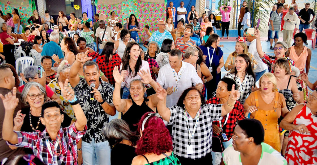 Secretaria Municipal de Assistência Social promove o 1º Baile da Melhor Idade no Country Club de Belford Roxo