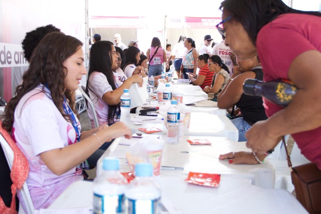 Grande ação social Outubro Rosa leva serviços gratuitos, carinho e atenção para milhares de mulheres em Belford Roxo
