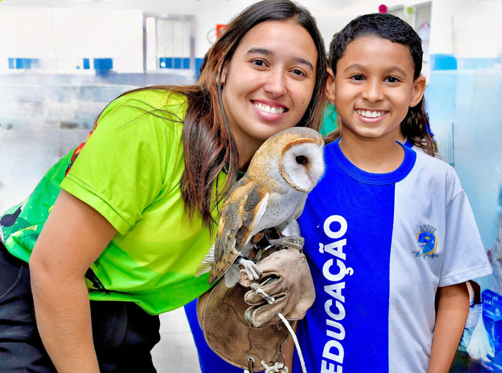 Escola Municipal José Hamilton Lomar recebe programa ‘Biodiversidade nas Escolas’ com exposição e apresentação de animais do Instituto Rebio