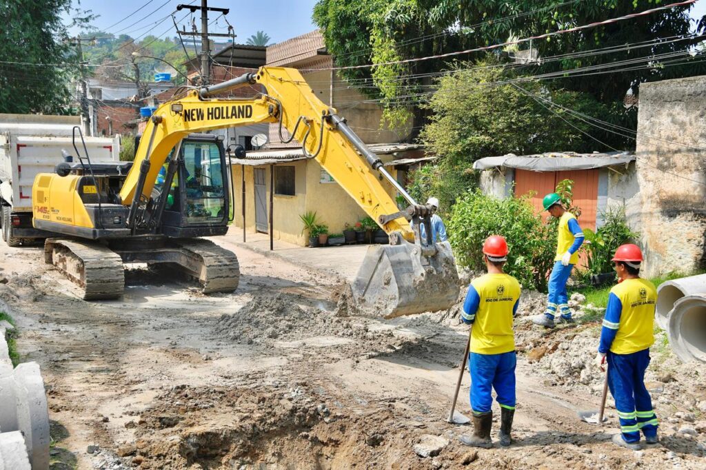 Prefeito Canella e Secretário das Cidades lançam obras de pavimentação e drenagem de quase R$ 100 milhões em Santa Tereza e Parque São José