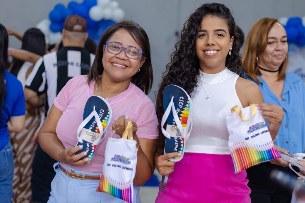 Ciep Municipalizado Gustavo Capanema promove festa de confraternização em homenagem ao Dia dos Professores
