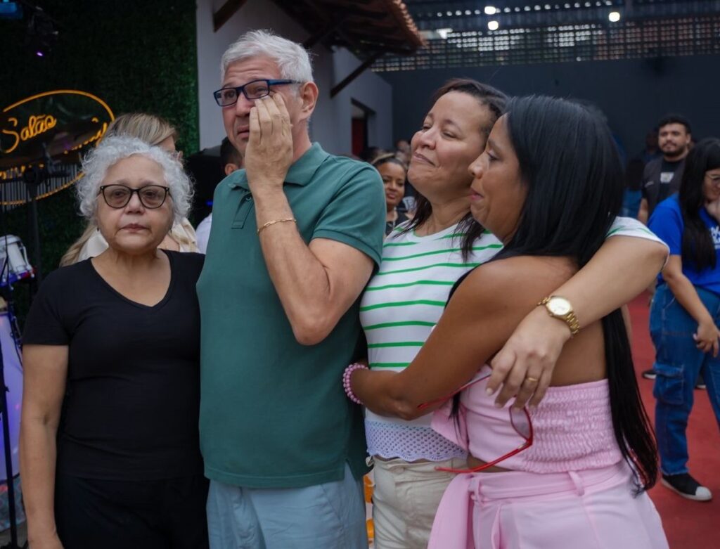 Ciep Municipalizado Gustavo Capanema promove festa de confraternização em homenagem ao Dia dos Professores
