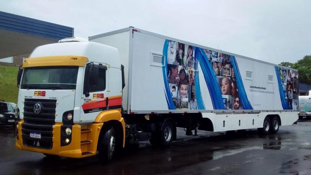 Carreta Novartis em parceria com Secretaria Municipal de Saúde promove consultas, exames e ações de combate à hanseníase