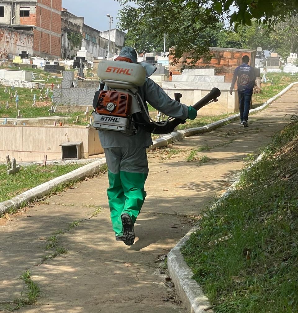 Equipe de Vetores e Zoonoses realiza ação preventiva no cemitério municipal de Belford Roxo