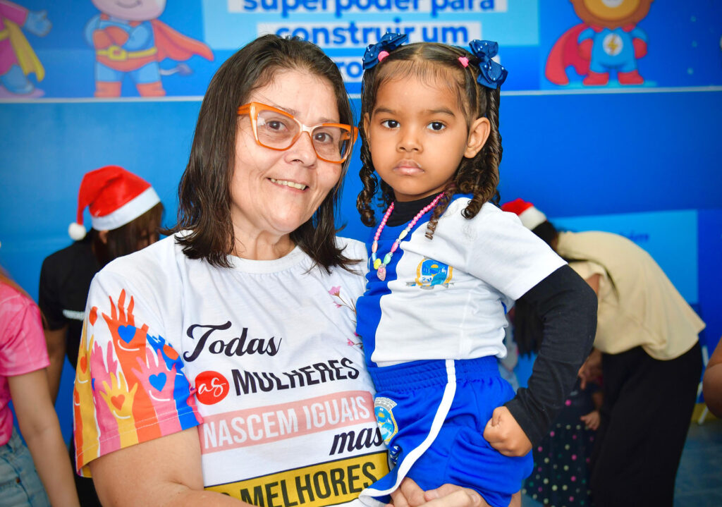 Secretária de Educação visita Creche Pequenos Heróis para conversar com funcionários e responsáveis sobre o Plano de Acolhimento