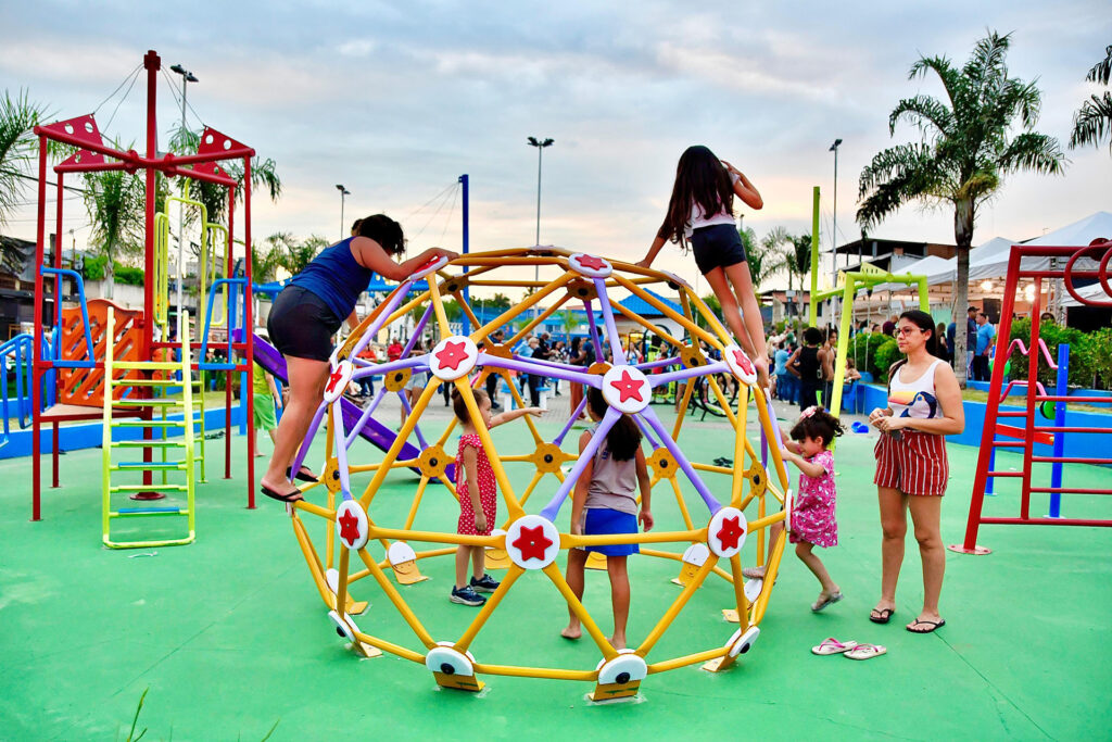 Prefeito Márcio Canella entrega Praça do Comércio revitalizada para os moradores da Prata