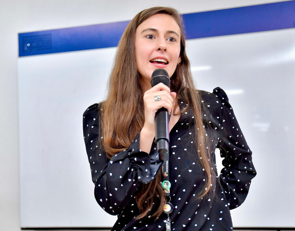 Secretaria Municipal de Educação promove formação continuada para os professores da EJA em parceria com a Editora Moderna