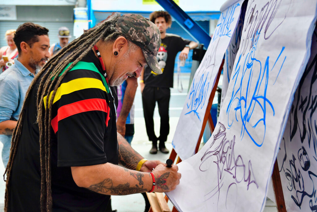 Trem do Hip-Hop agitou a Estação Ferroviária de Belford Roxo com muita música, break, grafite e cultura