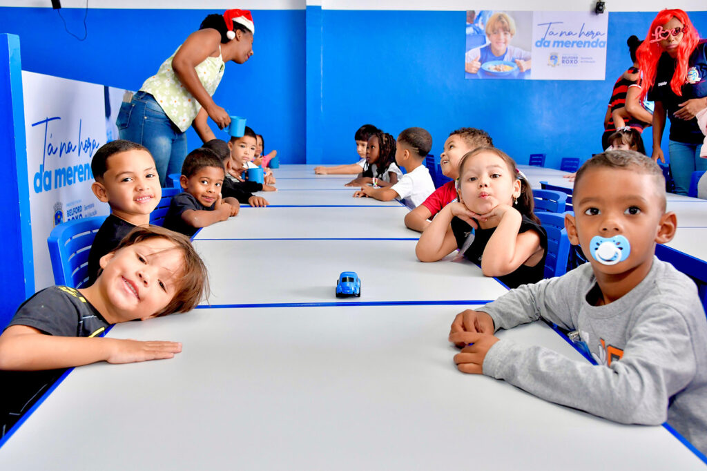 Secretária de Educação visita Creche Pequenos Heróis para conversar com funcionários e responsáveis sobre o Plano de Acolhimento