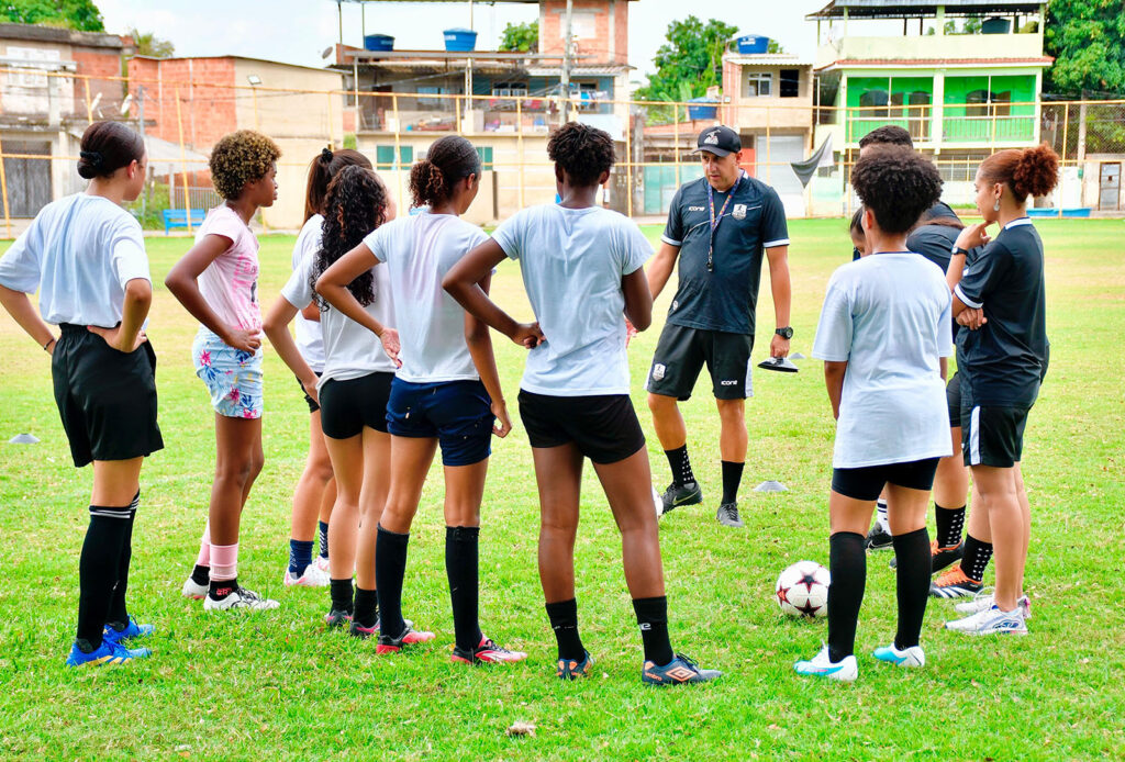 Projeto em Belford Roxo cria oportunidade para o desenvolvimento do futebol feminino