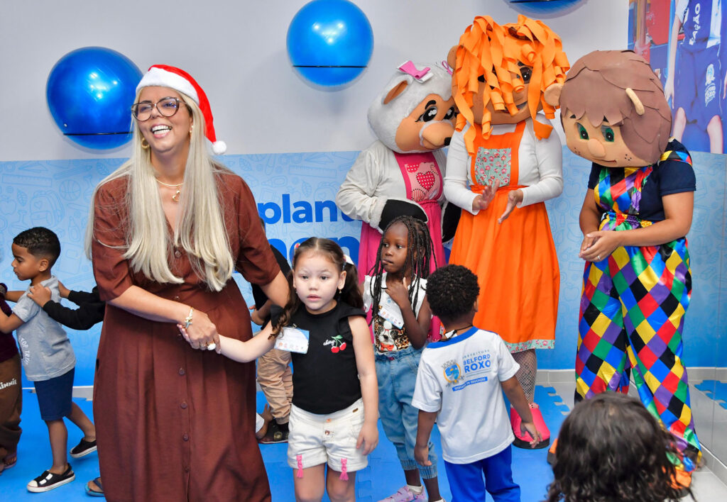 Secretária de Educação visita Creche Pequenos Heróis para conversar com funcionários e responsáveis sobre o Plano de Acolhimento