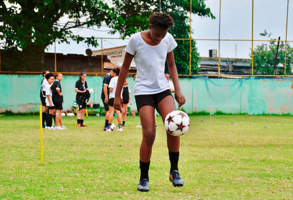 Projeto em Belford Roxo cria oportunidade para o desenvolvimento do futebol feminino
