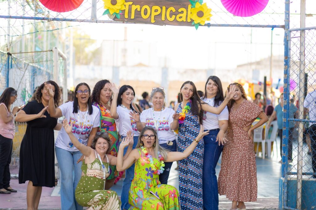 Tema tropical marca o Baile da Melhor Idade e Belford Roxo