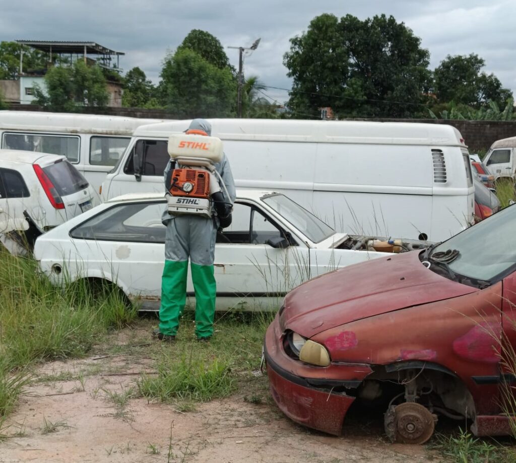 Belford Roxo realiza ação de combate ao mosquito da dengue em depósito público de veículos