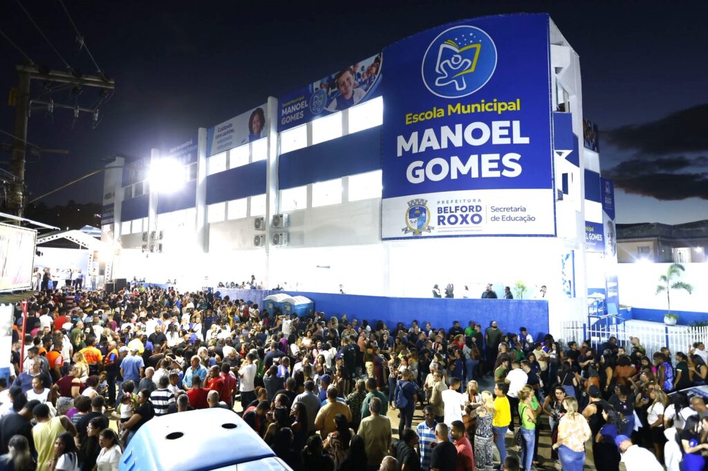 Prefeito inaugura novo prédio da escola Manoel Gomes, Creche Pequenos Heróis e Praça Tamanco