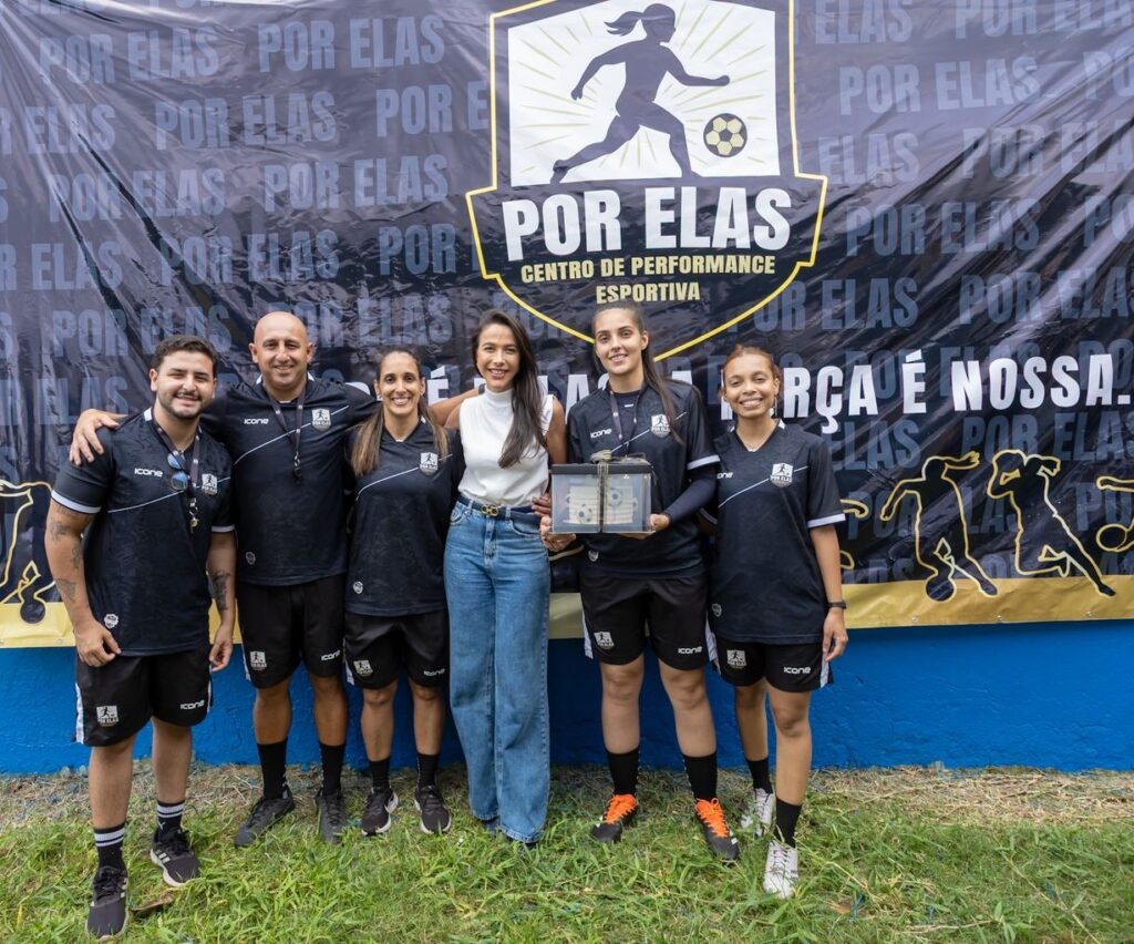 Projeto ‘Por Elas’ de futebol feminino é lançado em Belford Roxo com homenagem à vice-prefeita