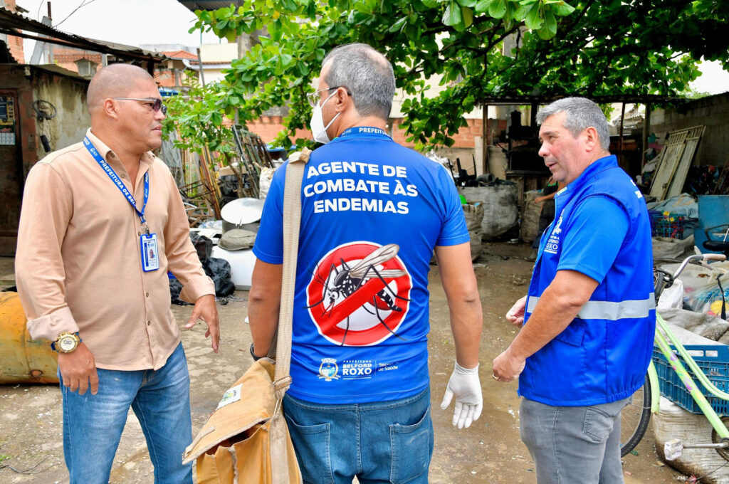 Belford Roxo realiza ação de prevenção ao Aedes aegypti em ponto de reciclagem no bairro Santa Maria