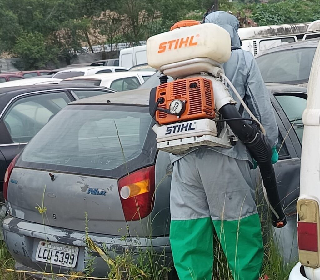 Belford Roxo realiza ação de combate ao mosquito da dengue em depósito público de veículos