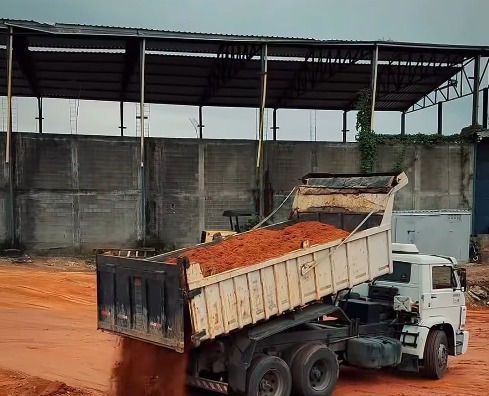 Obras de canalização do rio das Três Pontes segue a todo vapor no Jardim Redentor que ganhará uma grande área de lazer