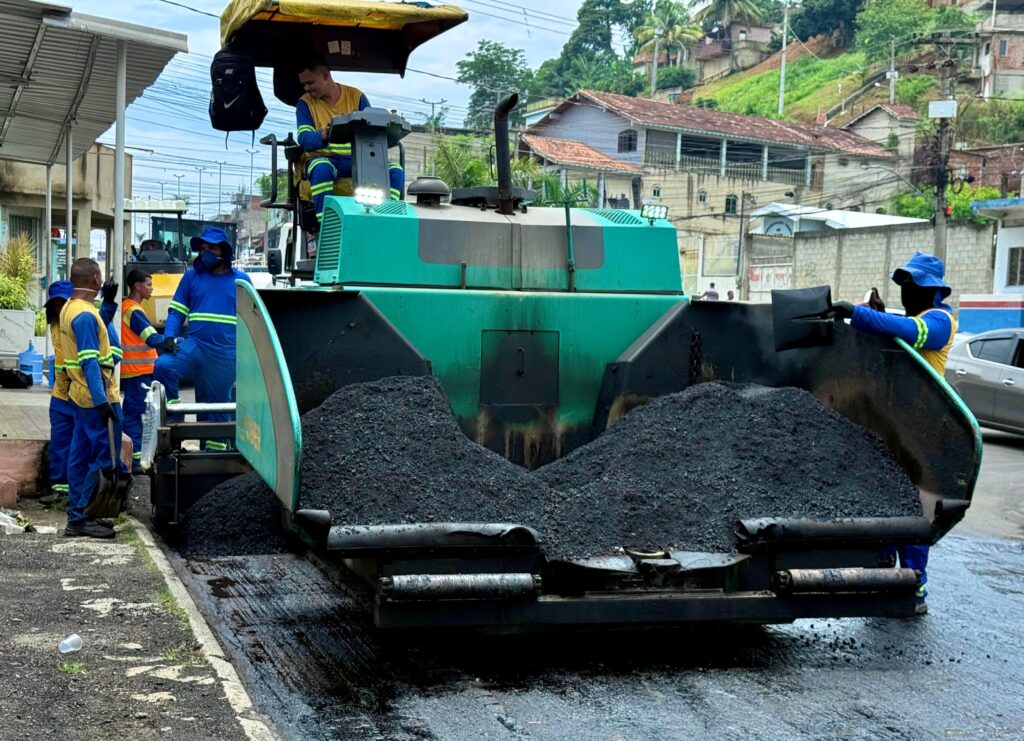 Prefeitura de Belford Roxo asfalta ruas do bairro Sargento Roncalli