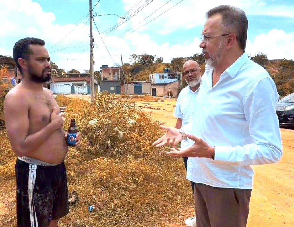 Márcio Canella anuncia obras de pavimentação, campo de grama sintética, academia, parquinho e iluminação de led em Vila Cláudia