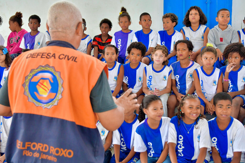 Defesa Civil de Belford Roxo realiza exercício simulado de evacuação em escolas da rede municipal de ensino