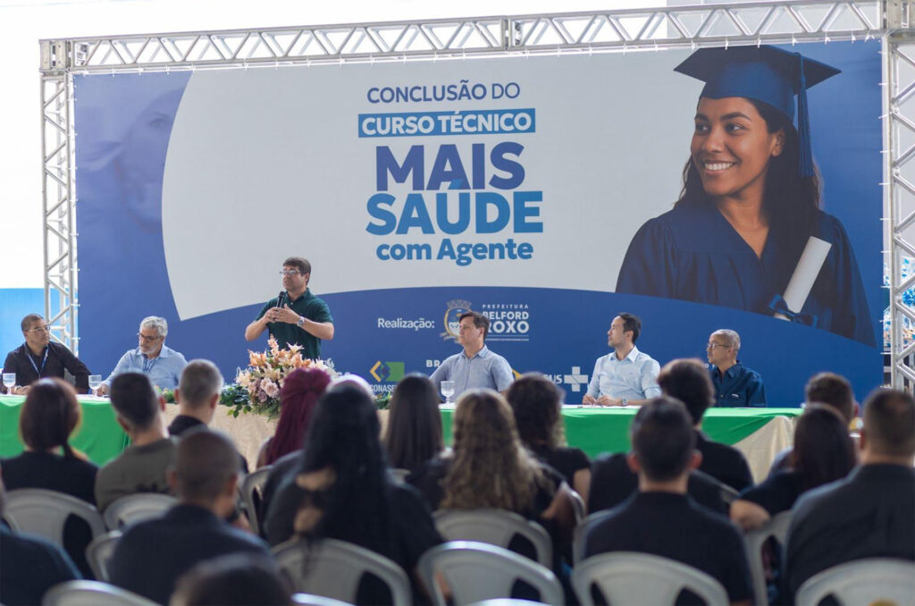 Agentes comunitários de saúde e de combate às endemias se formam em Belford Roxo