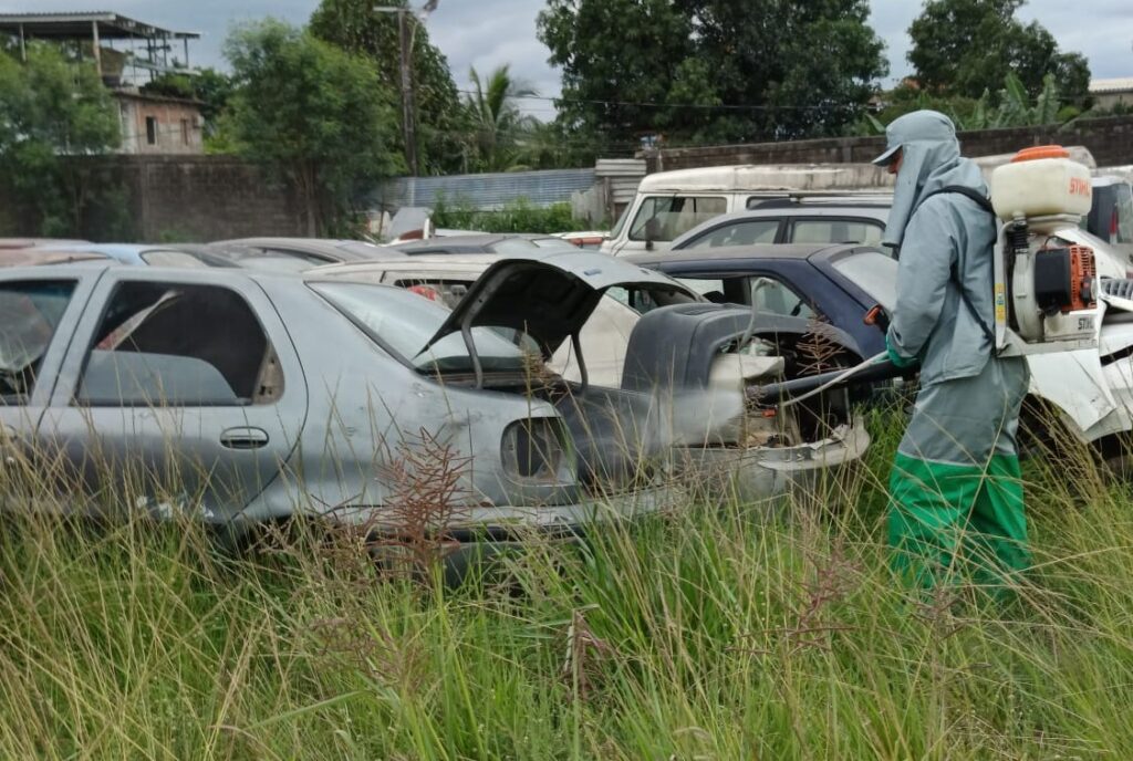 Belford Roxo realiza ação de combate ao mosquito da dengue em depósito público de veículos