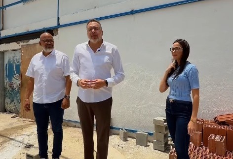 Prefeito Canella, vice prefeita e secretários vistoriam obras de praça, creche e unidade de saúde no Morro da Palmeira