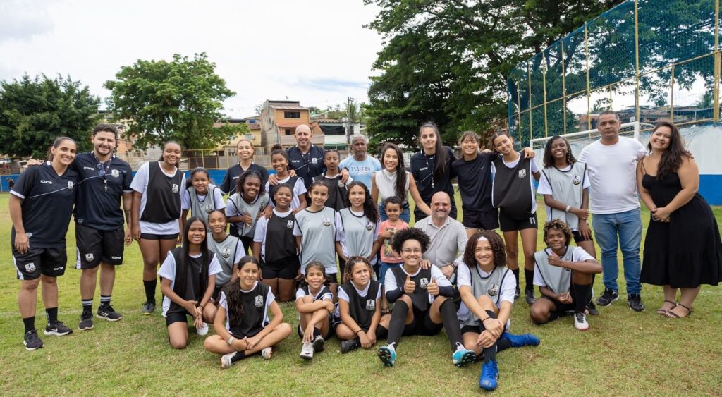 Projeto ‘Por Elas’ de futebol feminino é lançado em Belford Roxo com homenagem à vice-prefeita