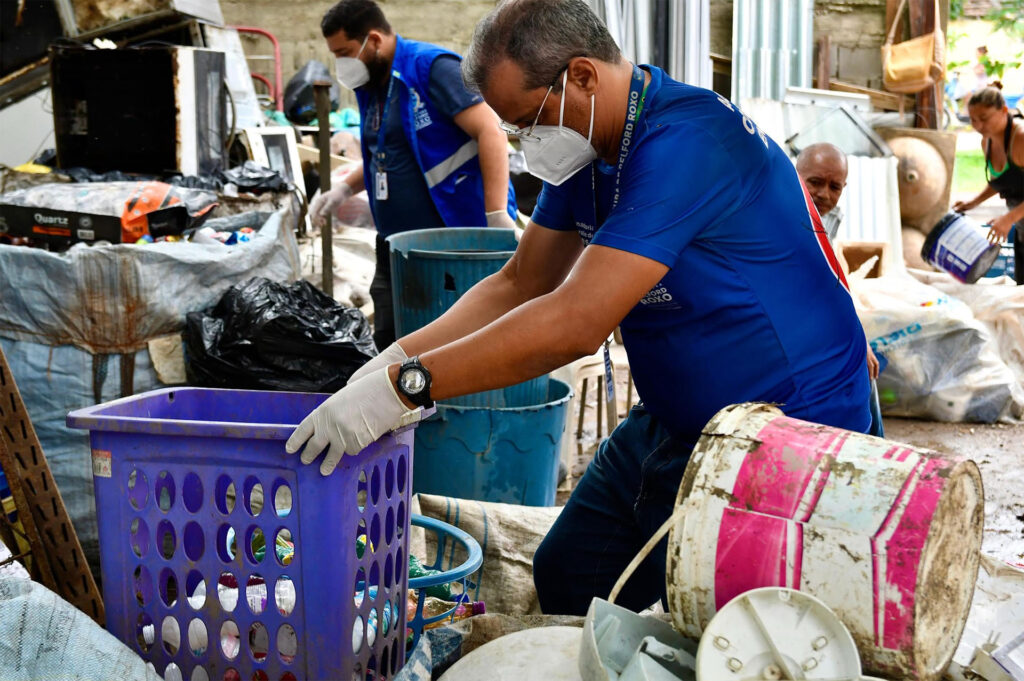 Belford Roxo realiza ação de prevenção ao Aedes aegypti em ponto de reciclagem no bairro Santa Maria
