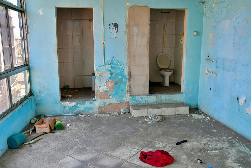 Prefeito Márcio Canella vistoria prédio que será demolido para a construção de uma rodoviária em Belford Roxo