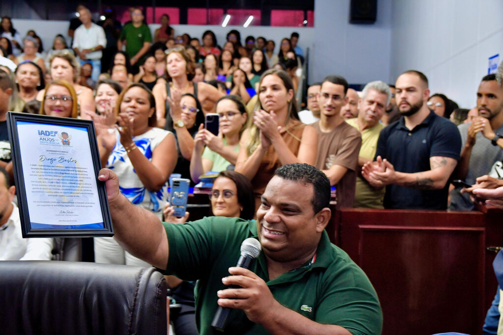 Secretário de Assistência Social recebe homenagens da Câmara de Belford Roxo