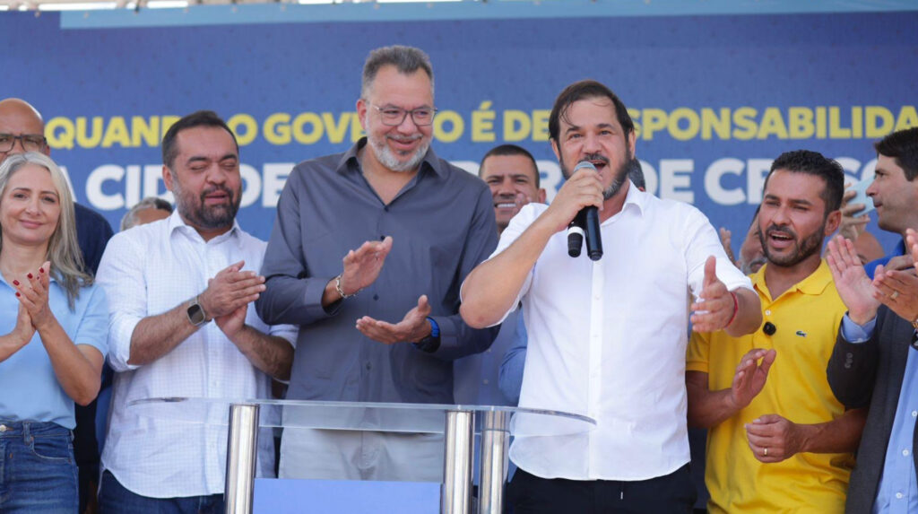 Prefeito Márcio Canella e governador Cláudio Castro assinam a ordem de início da obra de duplicação do viaduto que liga Belford Roxo a Mesquita