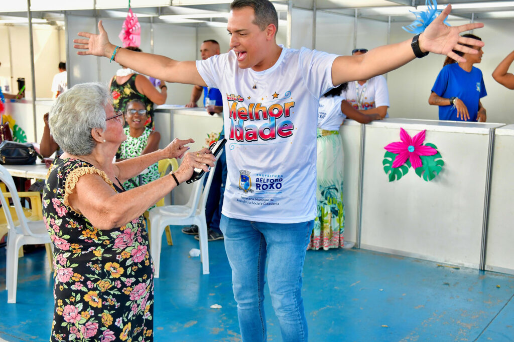 Tema tropical marca o Baile da Melhor Idade e Belford Roxo