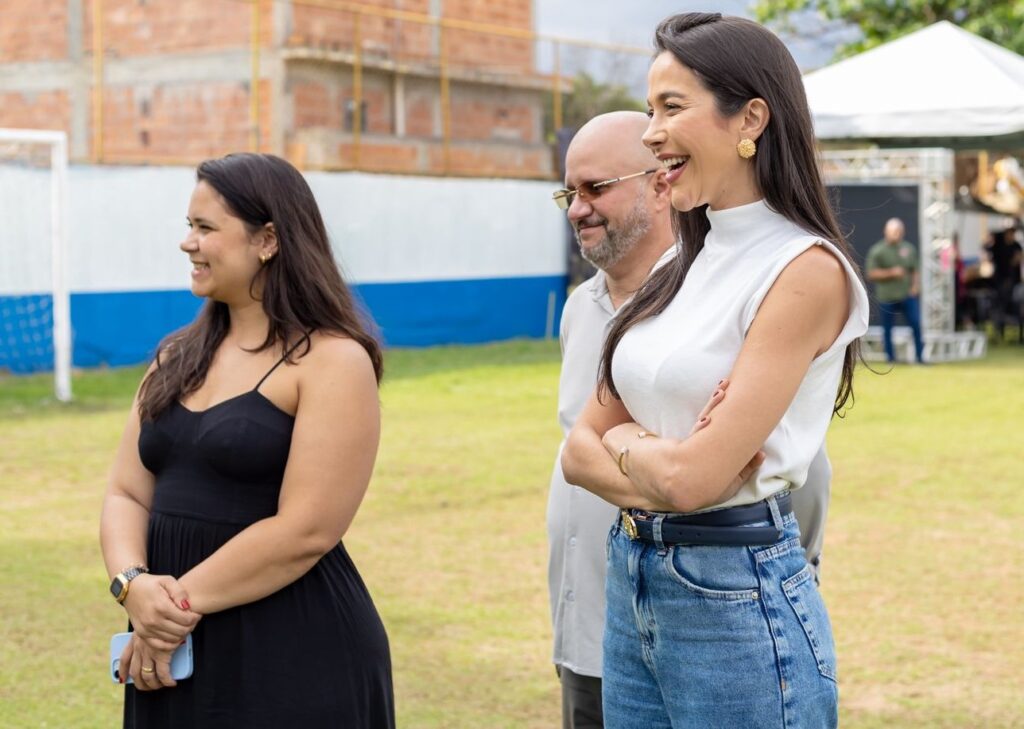 Projeto ‘Por Elas’ de futebol feminino é lançado em Belford Roxo com homenagem à vice-prefeita