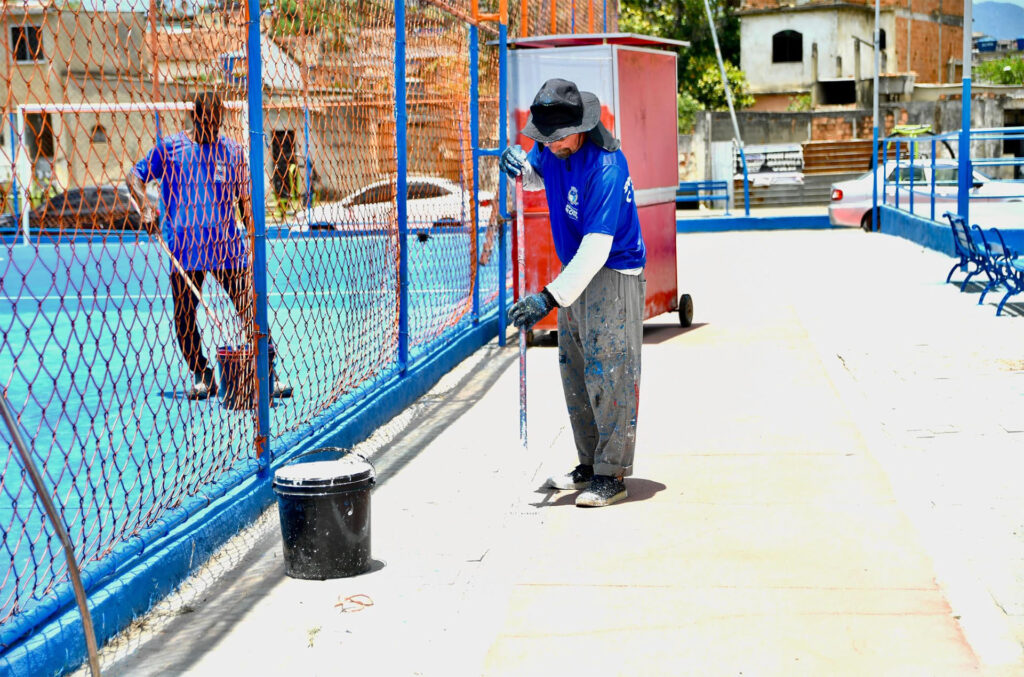 Prefeitura realiza choque de ordem de limpeza na Praça do Bom Pastor e na Avenida Distinção