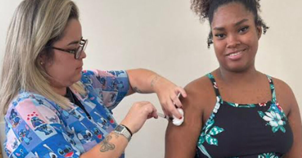 Secretaria de Saúde de Belford Roxo vacina gestantes contra a bronquiolite