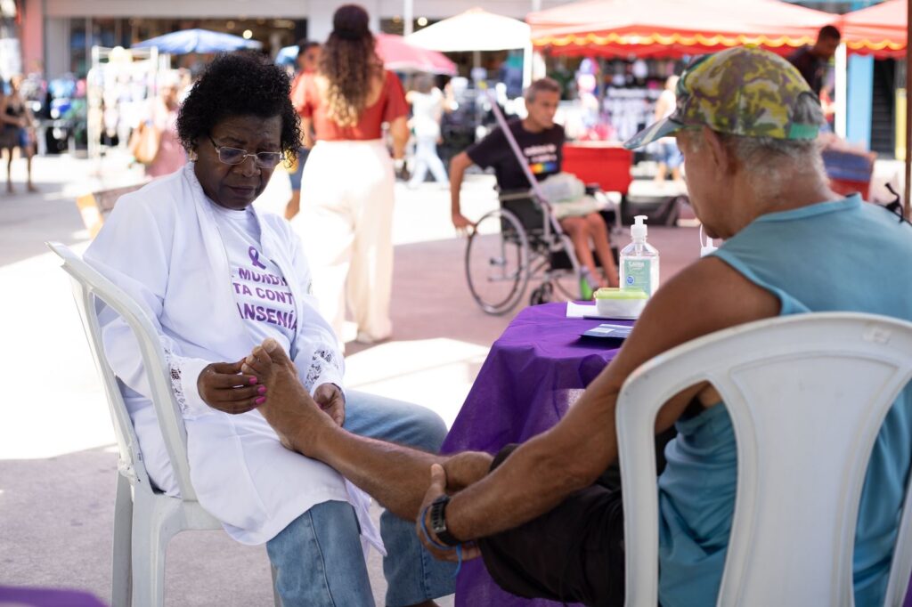 Secretaria de Saúde realiza Ação de Combate e Controle à Hanseníase na Praça Eliaquim Batista