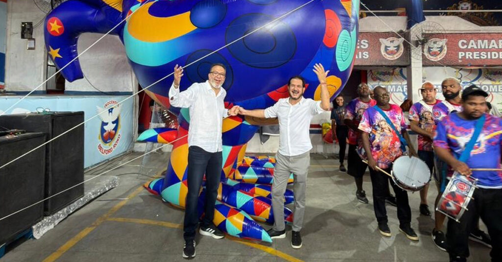 Prefeito Márcio Canella e presidente nacional do União Brasil visitam a quadra da Inocentes de Belford Roxo 