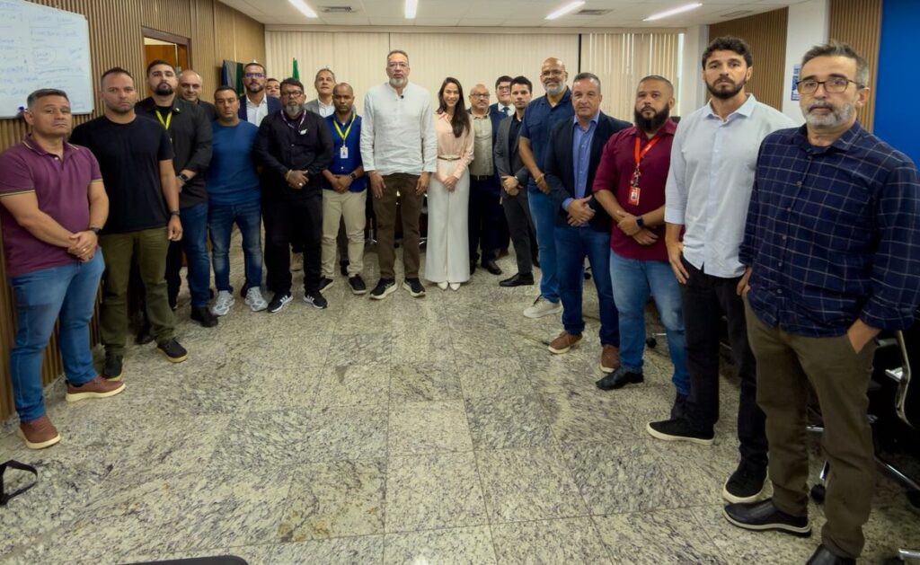 Prefeito Márcio Canella se reúne com operadoras de internet para regularizar serviço em Belford Roxo