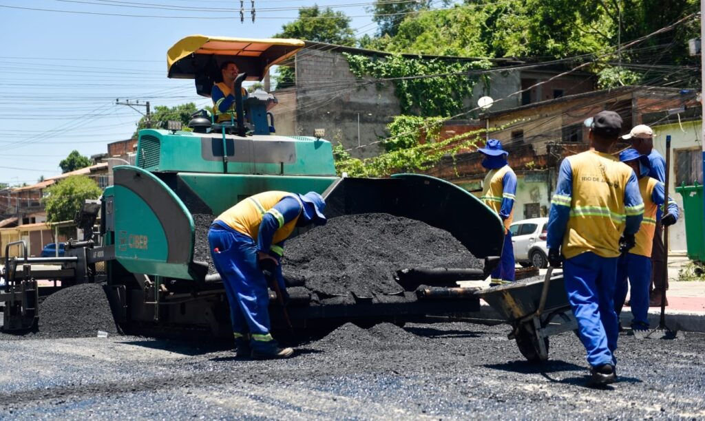 Prefeitura e Governo do Estado asfaltam avenida do bairro Sargento Roncalli